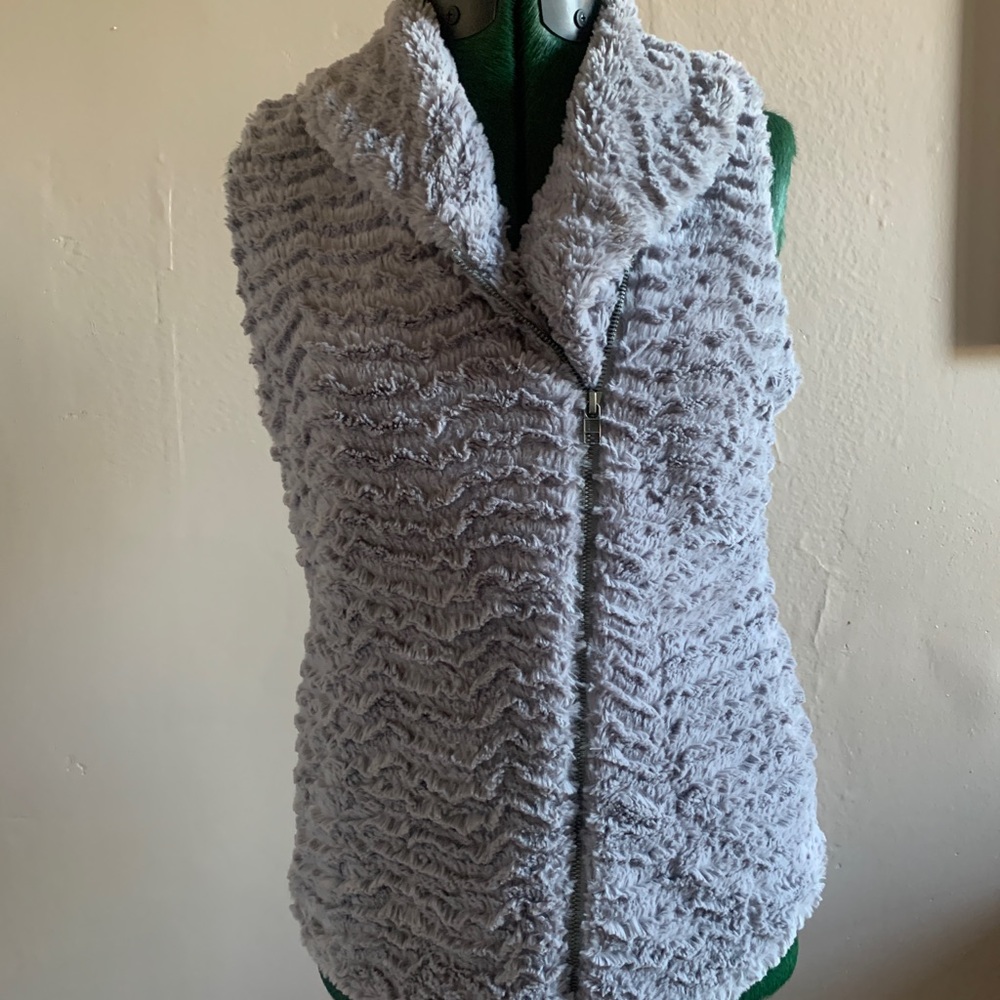 Patagonia Fuzzy Asymmetric ZIP Vest